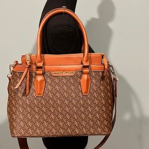 NWOT ADRIENNE VITTADINI bag